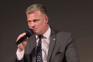 „Buď chlap a nesuď se,“ kárá Turek prezidenta Pavla. Sám na ženu poslal advokáty za nadávku v baru - Médium.cz
